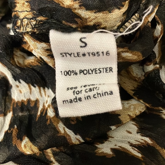 Active Cheetah Print Button Up with Front Tie Size Small Preloved - Picture 4 of 4